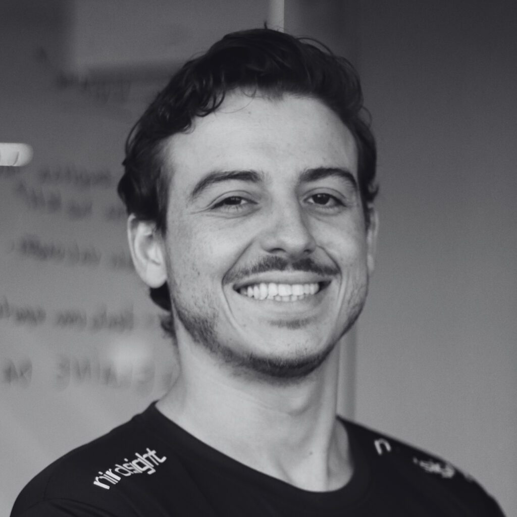 Foto de perfil do João Ribeiro sorrindo